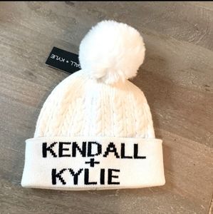 Kendall + & Kylie Winter Beanie Pom Pom Hat White & Black New Winter